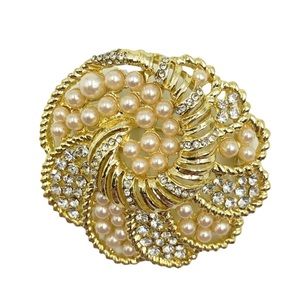 Brooch pin gold toned faux pearls and white rhinestones crystals vintage